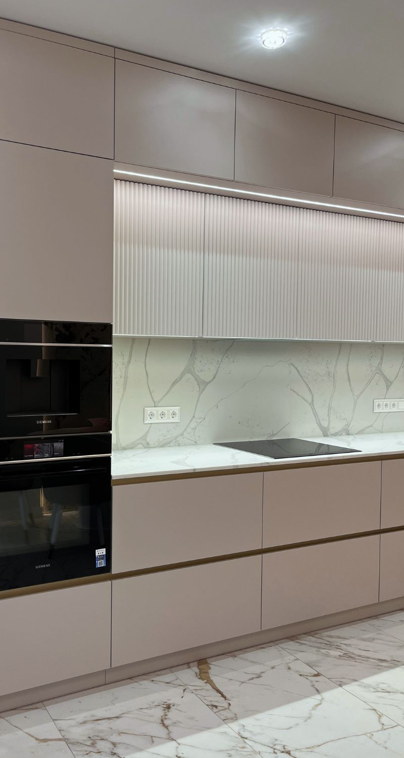 Кухня бежевая