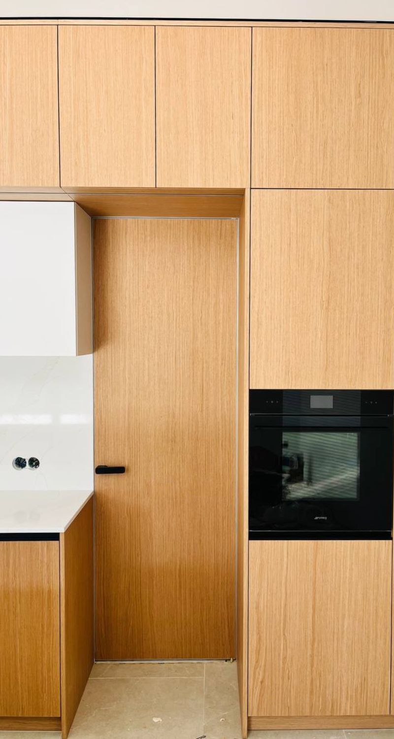 Современная кухня светлая