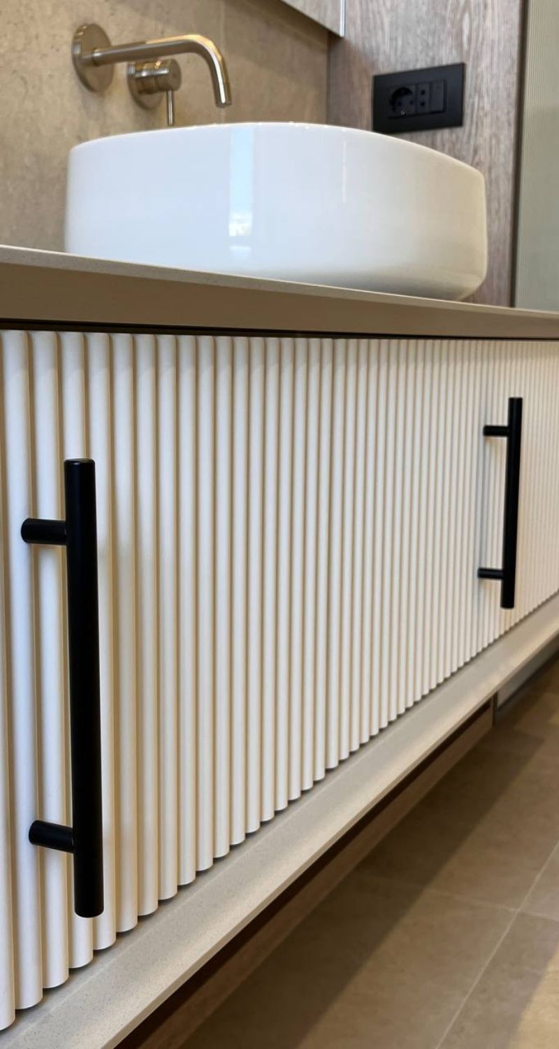 Фрезерованные фасады крашенные